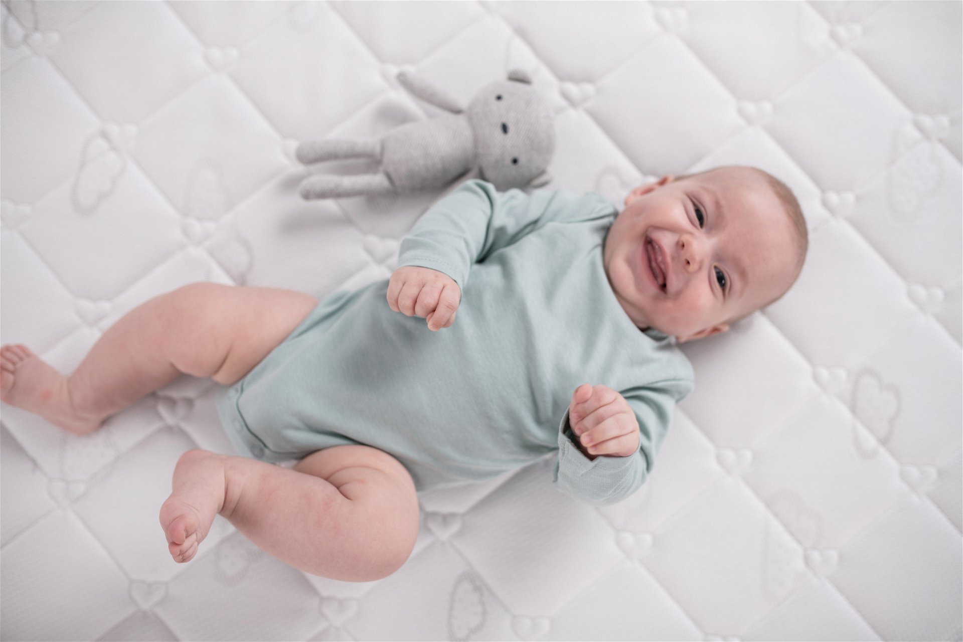 Träumeland: Hochwertige Babymatratzen & Bettausstattung