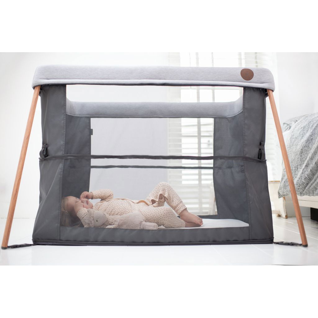 Maxi Cosi Travel cot Iris comfortable and safe travelling