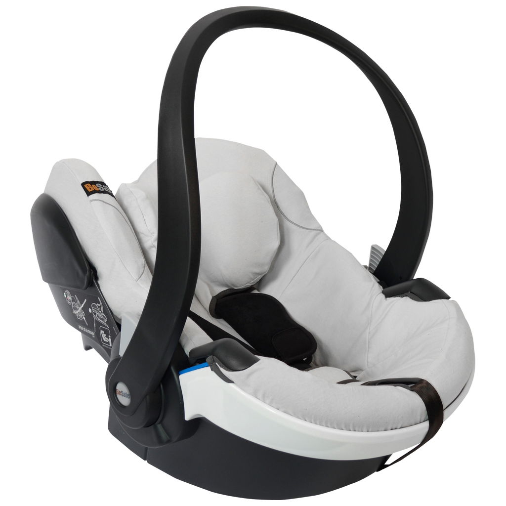 Weisse Babyschale mit schwarzem Tragegriff seitlich