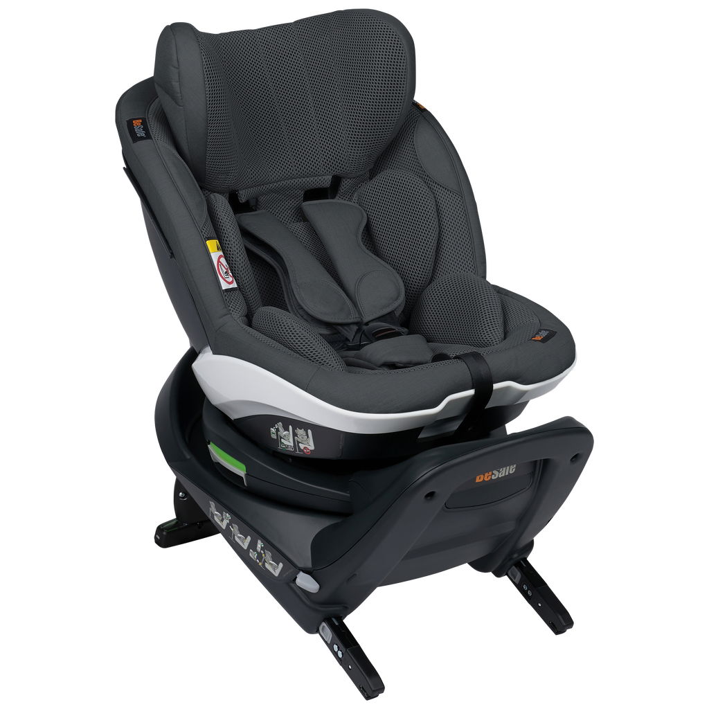 Grauer, drehbarer Kindersitz mit Isofix auf weissem Hintergr