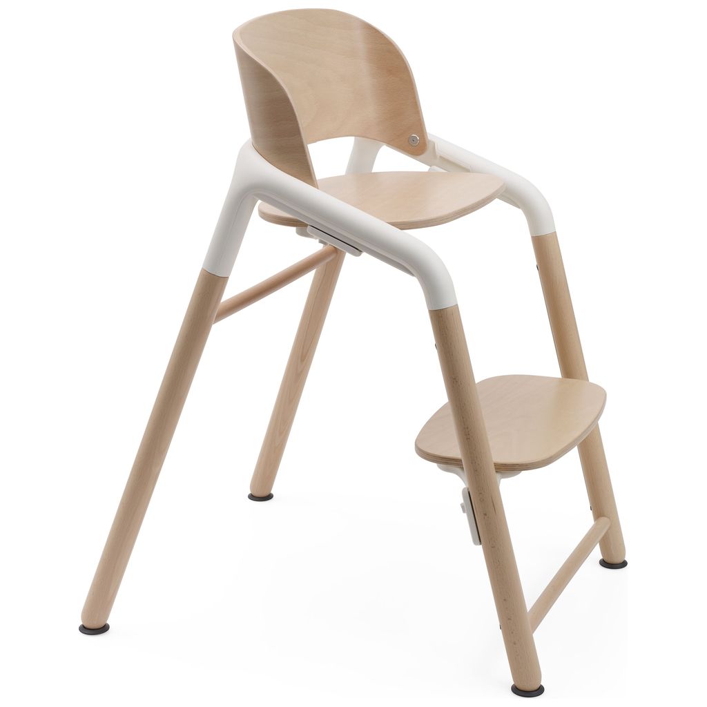 Hochstuhl aus Holz mit Fussstütze und abgerundeter Rückenleh