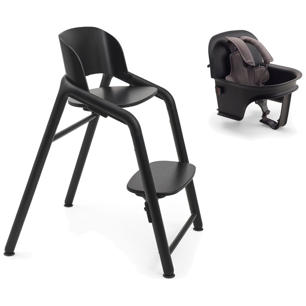 Schwarzer Hochstuhl und separater Babyschalenaufsatz auf Wei