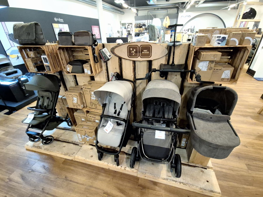 Weitere Ausstellungsfläche im Store Galgenen