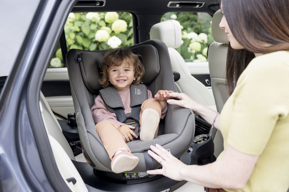 Joie Kindersitz im Auto