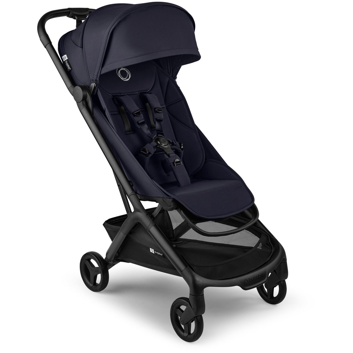 Dunkler Buggy mit Sonnenverdeck, Sitz, Gurt und Korb auf wei