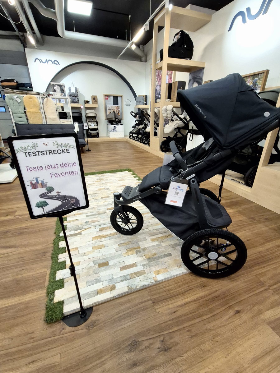 Kinderwagen-Testbereich im Store Galgenen