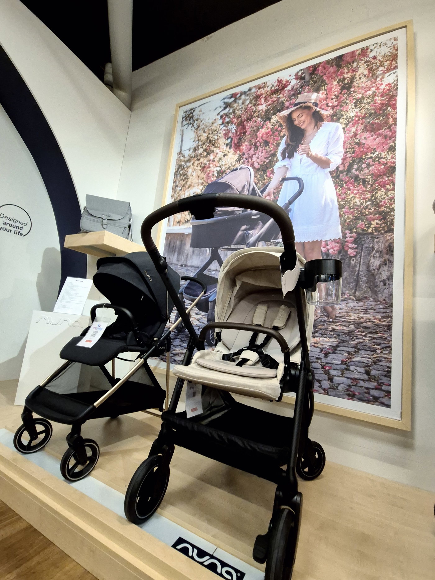 Showroom mit Kinderwagen im Store Galgenen