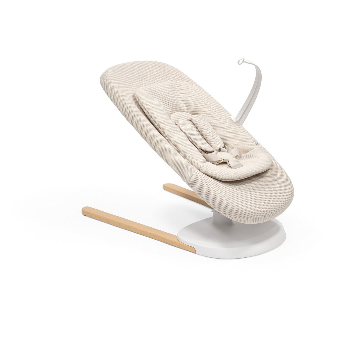 Bequemer Babywipper in Beige mit stabilem Holzfu&szlig;
