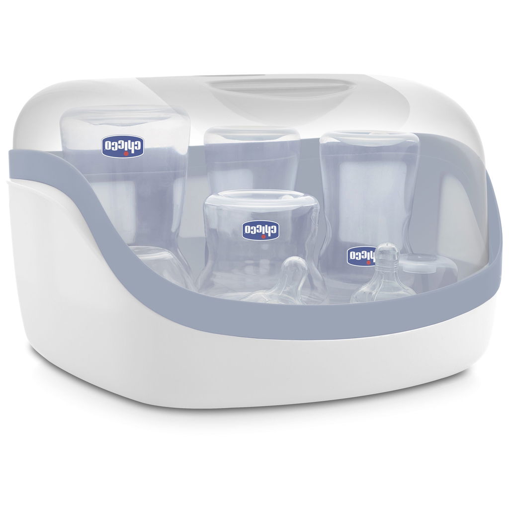 Weisser Flaschensterilisator mit Babyflaschen und Saugern