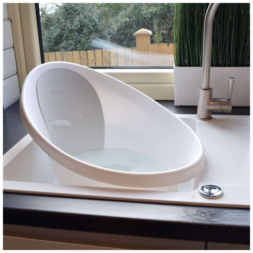 Shnuggle bathtub: Practical and safe for relaxed baby bathing